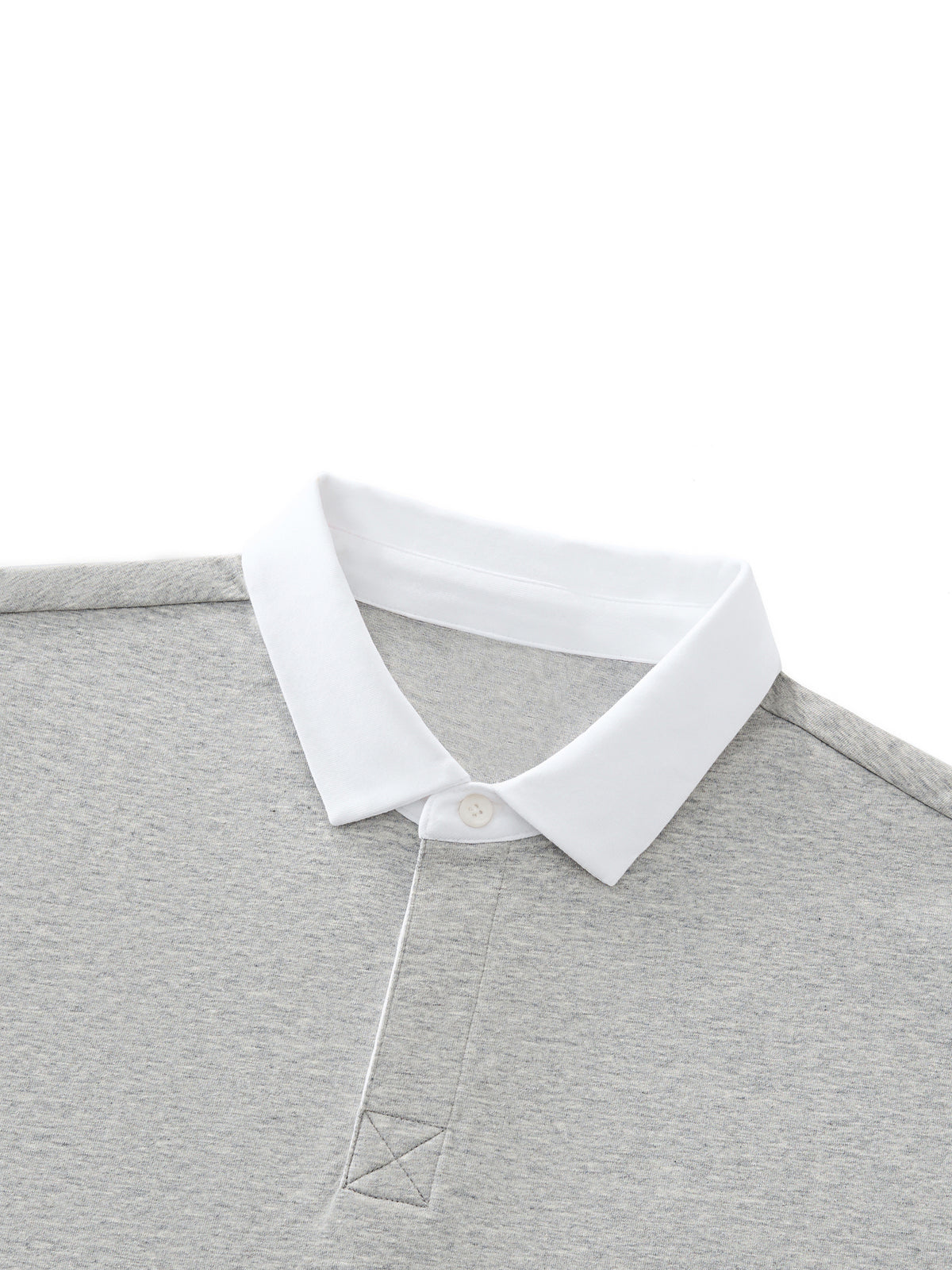 Polo à col contrasté : style preppy chic